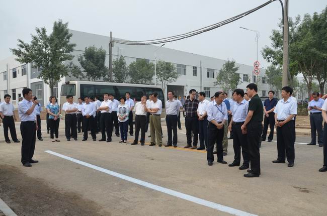 市、區(qū)觀摩團到華紡科技產(chǎn)業(yè)園實地考察
