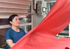 面料車間劉麗麗：練就火眼金睛，成就質(zhì)量堅盾